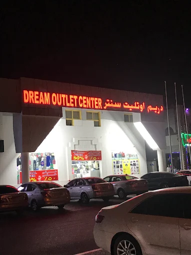 Dream Outlet Clothing & Handbags Display